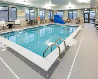 Hampton Inn & Suites West Morgantown University Towne Centre - Morgantown - Zwembad