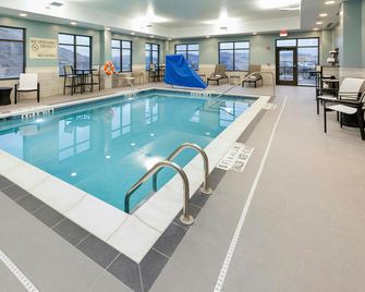 Hampton Inn & Suites West Morgantown University Towne Centre - Morgantown - Uima-allas