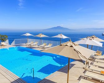 Hotel Belair - סורנטו - בריכה