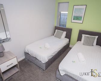 6 X Apartments In 1 Block Just Outside The City Minutes Walk From Shops Apt#4 - North Shields - Bedroom