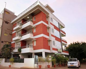 Orange Suites Airport Transit Stay - Bangalore - Rakennus