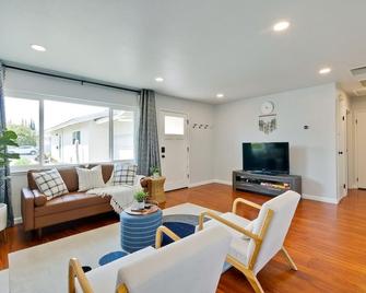 Mj Cozy 2b1b Duplex Ac Walk To Shopping 1891 - Santa Clara - Living room