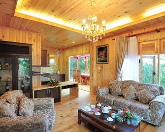 Dreaming Hill Resort - Dalat - Living room