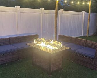 Daytona Beach Centrally Located Guesthouse- 8 mins to beach - Daytona Beach - Patio