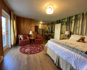 Crown House Bed & Breakfast - Lake Cowichan - Bedroom