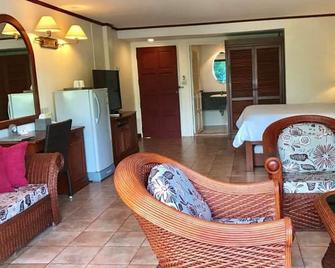 Surin Bay Inn - צ'רנגטלאי - חדר שינה