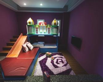 Sharjah B&B - Wujie Township - Living room