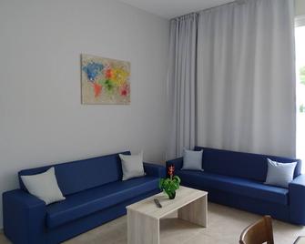 A cosy apartment in Protaras - Protaras - Wohnzimmer