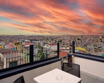 Faros Hotel Taksim - Istambul - Varanda