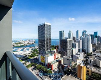 Apartment in New Luxury Condo Downtown - Miami