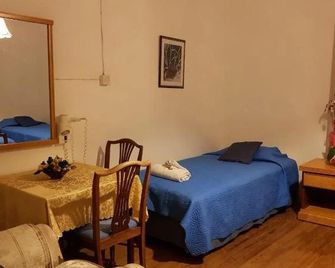 Trianon Hostel - Central Paphos Old Town - Paphos