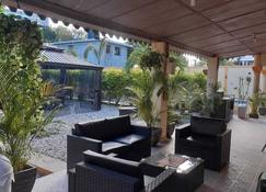 Gustave Full Residence -24/7 Electricity/Water/Wifi/Tv - Port Au Prince - Patio