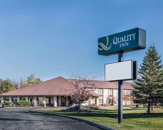 Quality Inn Central Wisconsin Airport - Mosinee - Building