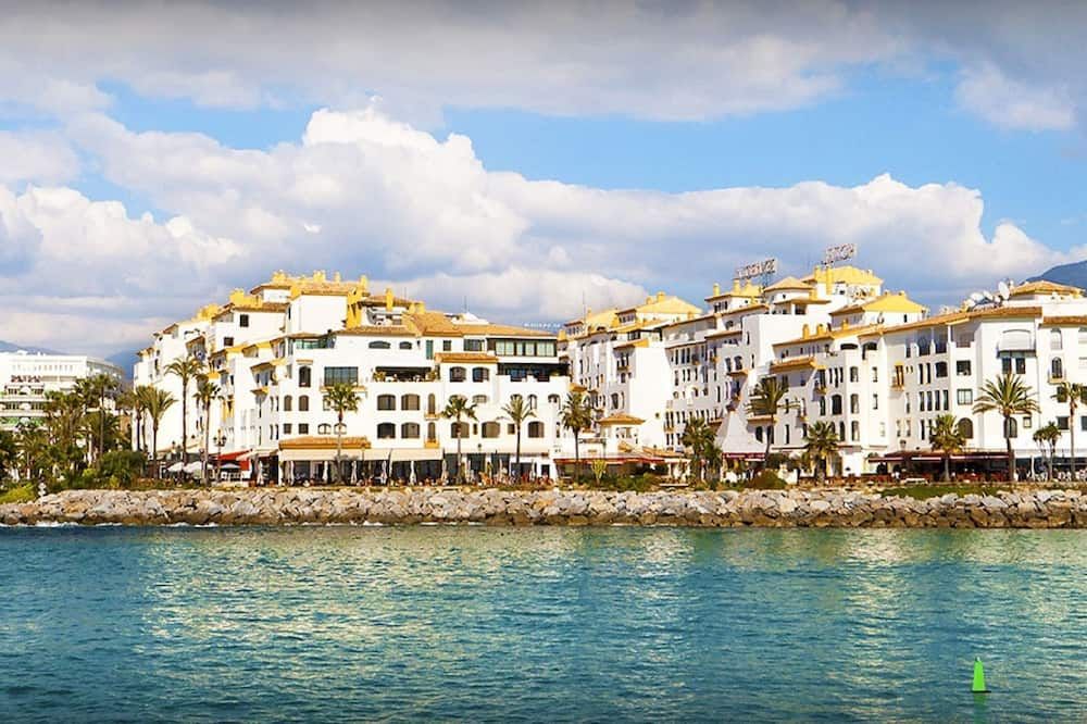 Park Plaza Suites Apartamentos - Marbella - Budynek