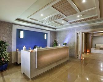 Quadas Hotel - İçmeler - Front desk