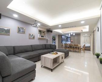 3b2b Warm Cinema Home 4 Min To Xinyi Anh - Taipei - Sala de estar