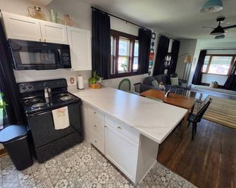Charming retro 3-bedroom retreat in Le Mars w/ Game Room - Le Mars