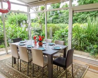 Villa Ty Patrick by Interhome - Nevez - Jídelna