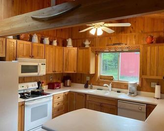 Your own private deep woods experience - Hubbard Lake - Cocina