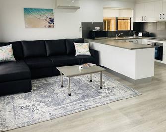 Guest House with Magnificent Ocean Views - Gerringong - Wohnzimmer