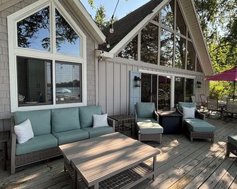 Large beautiful lake front house on Silver Lake MI - Mears - Patio