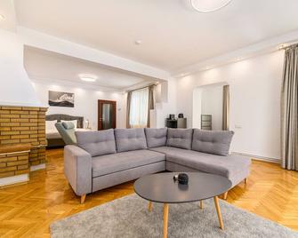 Cedrus Boutique - Braşov - Sala de estar