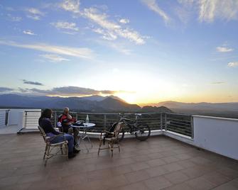 Hotel Il Querceto - Dorgali - Parveke