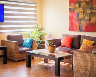 Microtel by Wyndham Cabanatuan - Cabanatuan City - Living room