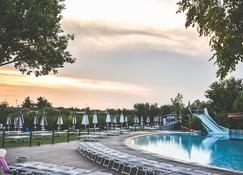 Spina Family Camping Village - Lido di Spina - Basen