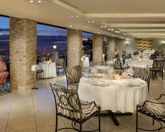 Hotel des Mille Collines - Kigali - Restaurante