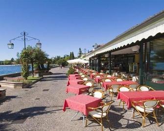 Le Petit Du Lac - เซียมิโอเน - ร้านอาหาร