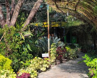 Thong's Inn Hotel Kualanamu - Medan - Dış görünüm