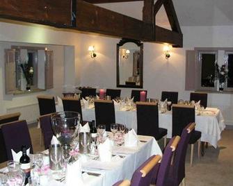 The White Hart at Lydgate - אולדהאם - מסעדה