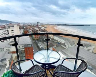 Just Stay Wales - Meridian Quay Apartments - Swansea