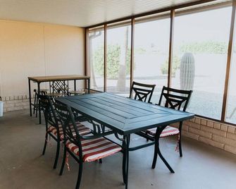 Spacious Rambler l Quiet Golf Community l Near Sports Arenas - Sun City West - Comedor