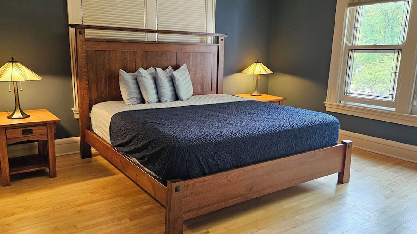 Mendota Lake House Bed And Breakfast