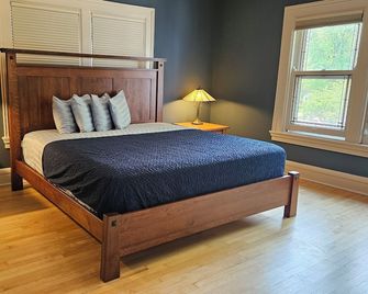 Mendota Lake House Bed And Breakfast - Madison - Bedroom