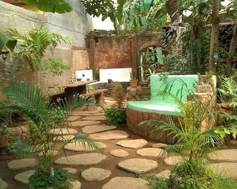 Hostal Oasisabel - Trinidad - Patio