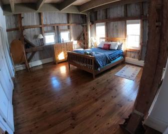 Cristman barn & Events - 12k sqft barn Conversion - Sleeps 30 - Ilion - Bedroom