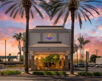 Comfort Inn & Suites Anaheim - Anaheim - Edificio