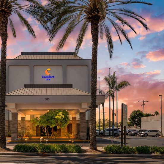 Comfort Inn & Suites Anaheim image 1