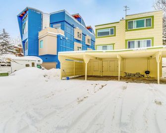 Near Hiking Cozy Anchorage Retreat with Fireplace! - Anchorage - Byggnad