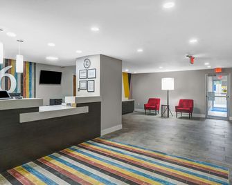Studio 6 Duluth Ga - Near Gas South District - Duluth - Front desk