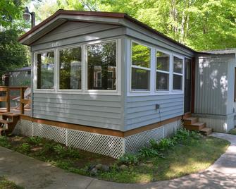 Waterfront Cabin! Menominee River / Marinette County / Wausaukee / Wallace - Wausaukee - Edificio