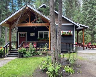 Secluded Cabin Near Glacier Park and Big Mountain - Martin City - Building