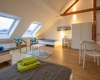 Bright modern studio, up to 3 people - Hattingen - Wohnzimmer