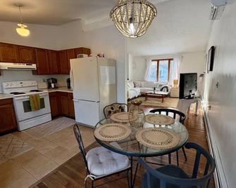 Walk to the Family Beach - Narragansett - Kitchen
