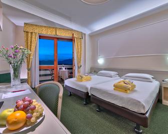 Hotel Terme Antoniano - Montegrotto Terme - Bedroom