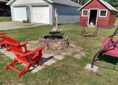 Vacation Home On A Farm! - Necedah - Patio