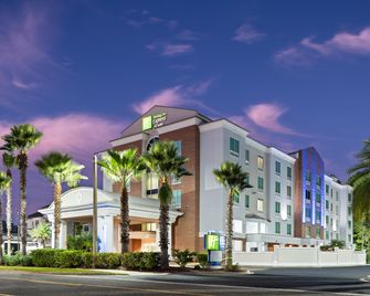 Holiday Inn Express & Suites Chaffee-Jacksonville West By IHG - ג'קסונוויל - בניין